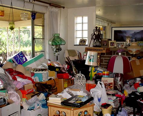 CLUTTER .